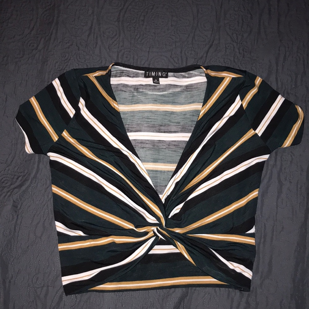 olive green crop blouse🦚